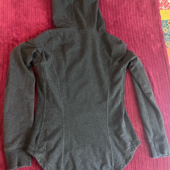 Lululemon Post Sweat Pullover Hoodie size 6 can fit 8 EUC - Picture 7 of 7